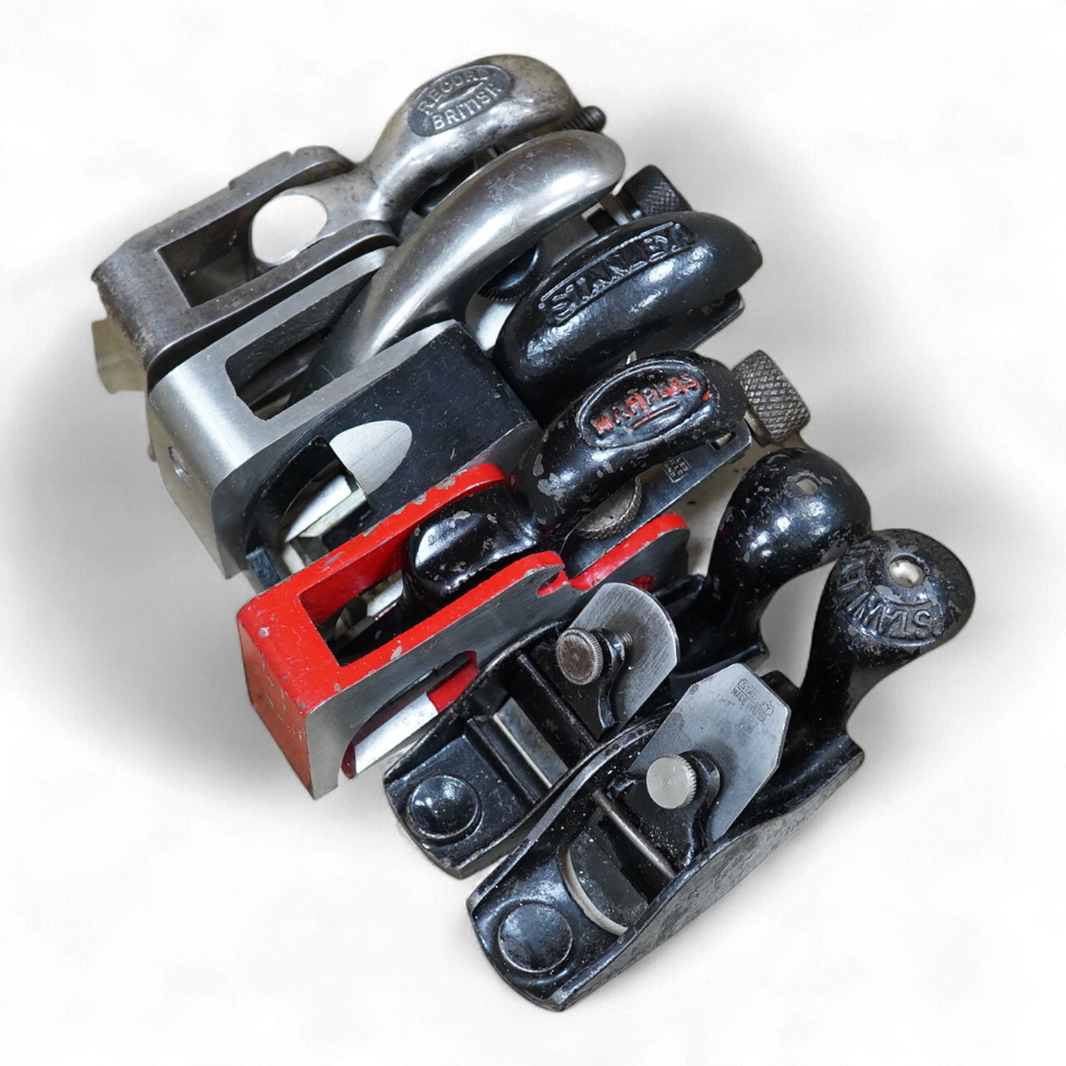 Four bullnose planes by Marples, Stanley and Record, including a Stanley 90J, together with two palm planes, one with rounded sole (6)